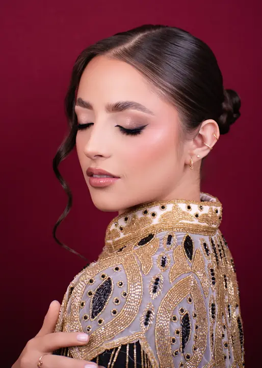 Maquillaje de novia elegante realizado por una estudiante V PRO
