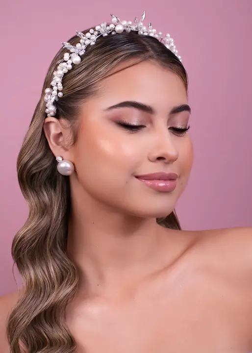 Maquillaje de novia con tocado realizado por una estudiante V PRO