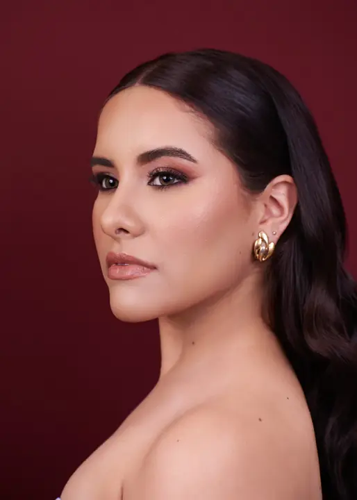 Maquillaje social clasico realizado por una estudiante V PRO